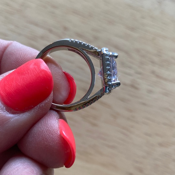 Radiant Silver Ring with Clear Gemstone - Picture 9 of 9